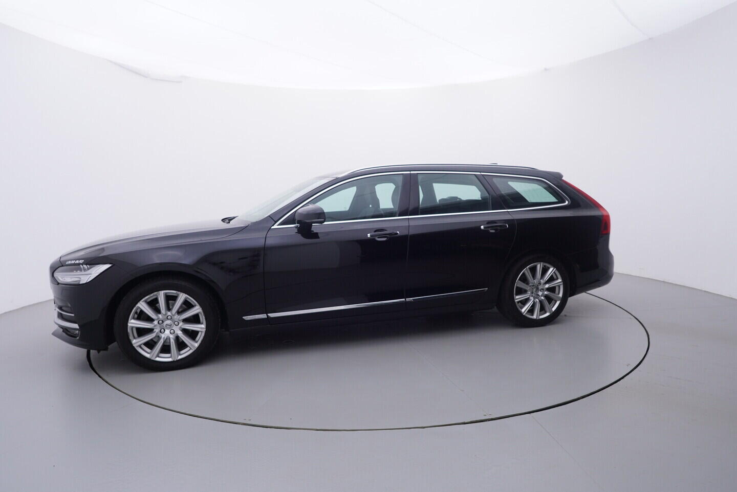 OV190V10187_11.webp_V90 Inscription 2.0 D4 140 kW automat