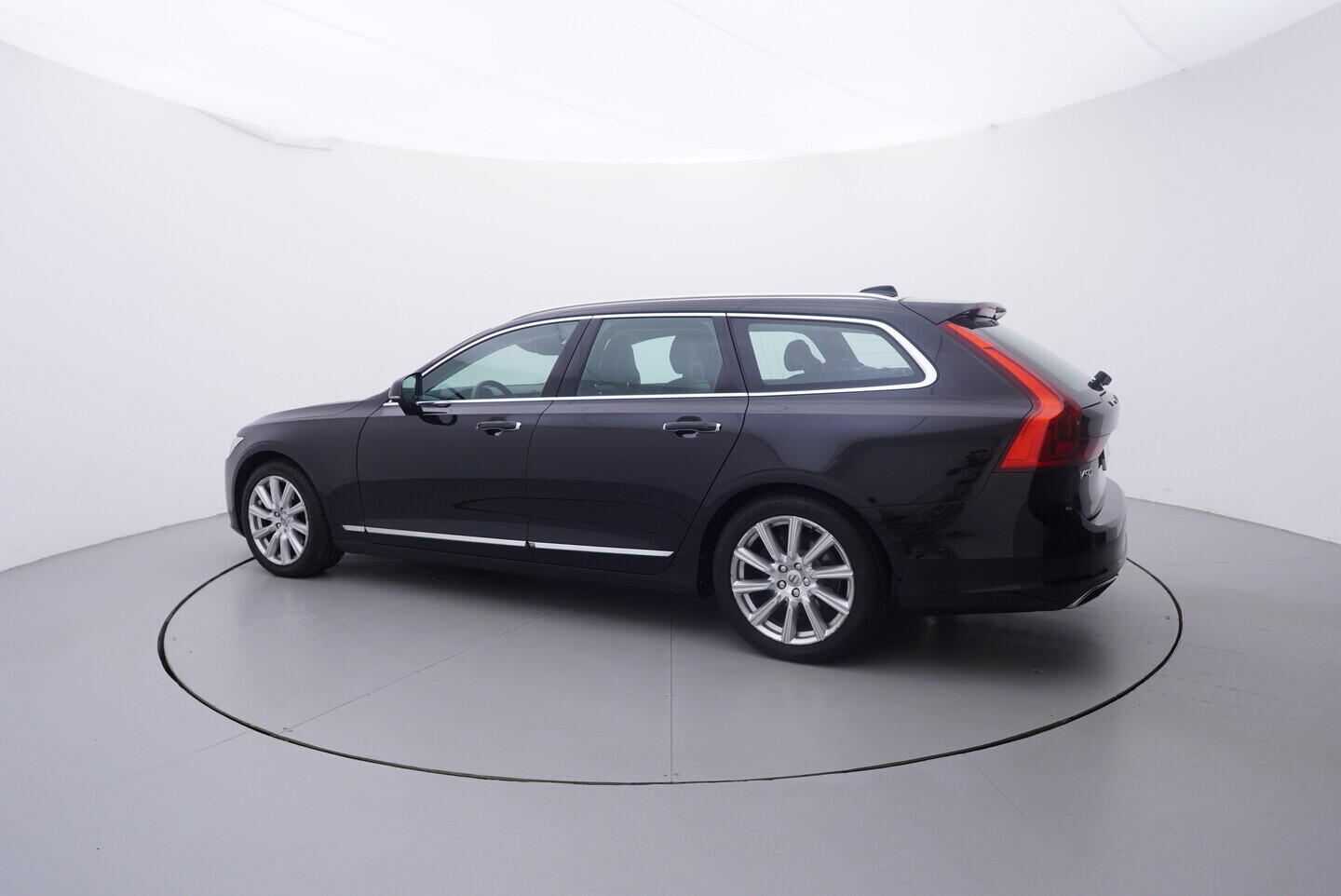 OV190V10187_12.webp_V90 Inscription 2.0 D4 140 kW automat