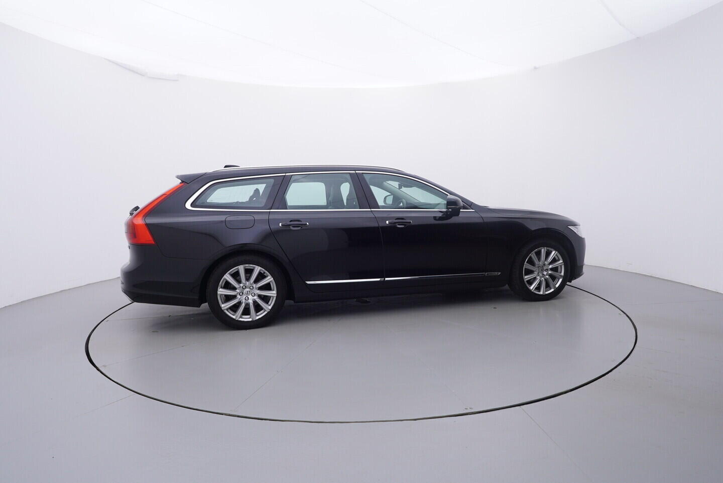 OV190V10187_15.webp_V90 Inscription 2.0 D4 140 kW automat