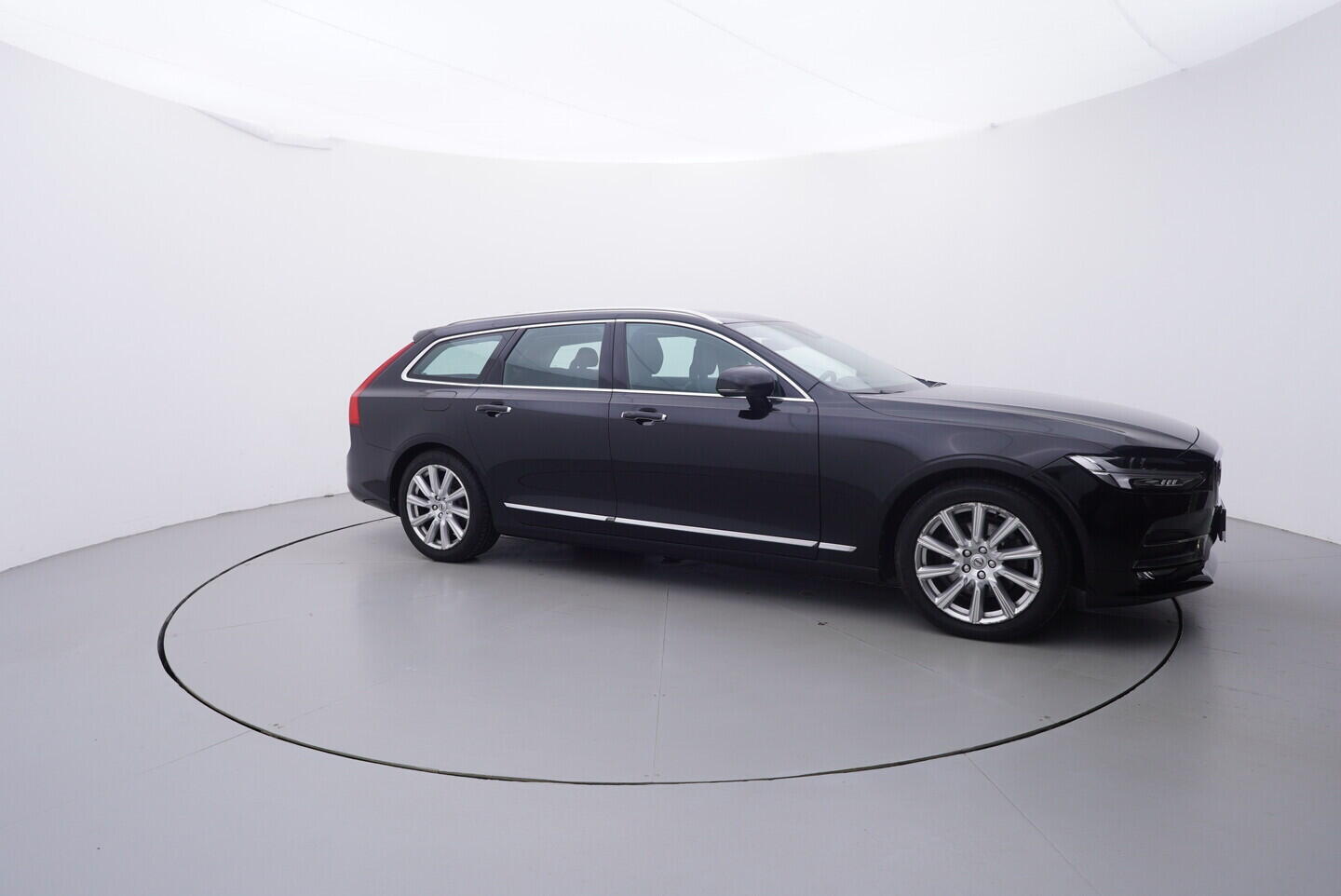 OV190V10187_16.webp_V90 Inscription 2.0 D4 140 kW automat