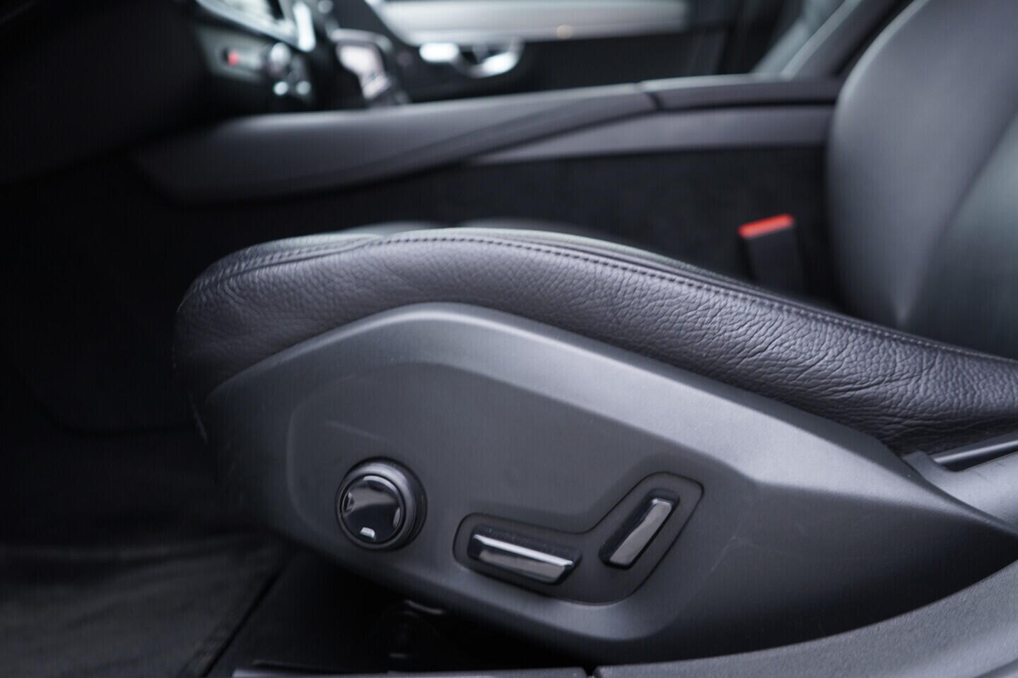 OV190V10187_22.webp_V90 Inscription 2.0 D4 140 kW automat