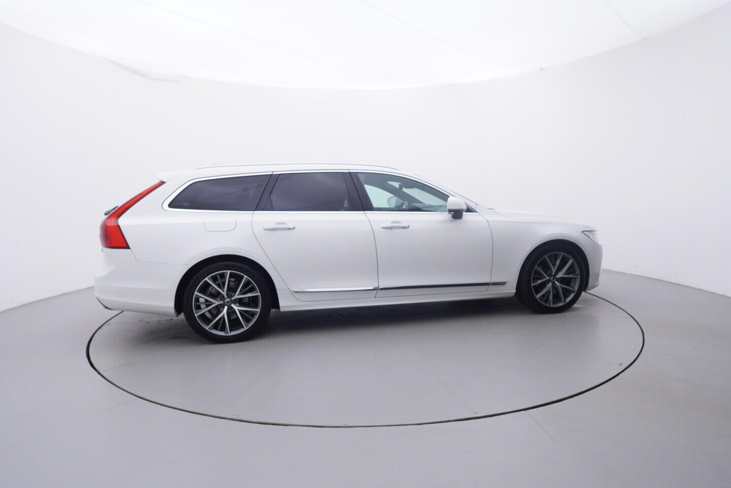 OV190V10188_15.webp_V90 Inscription 2.0 2.0 D5 173 kW automat