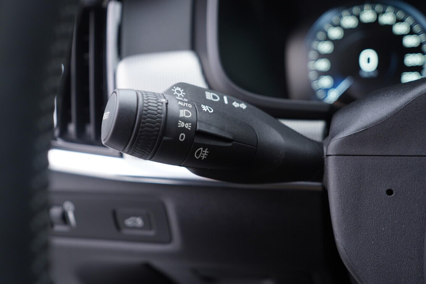 OV190V10188_25.webp_V90 Inscription 2.0 2.0 D5 173 kW automat