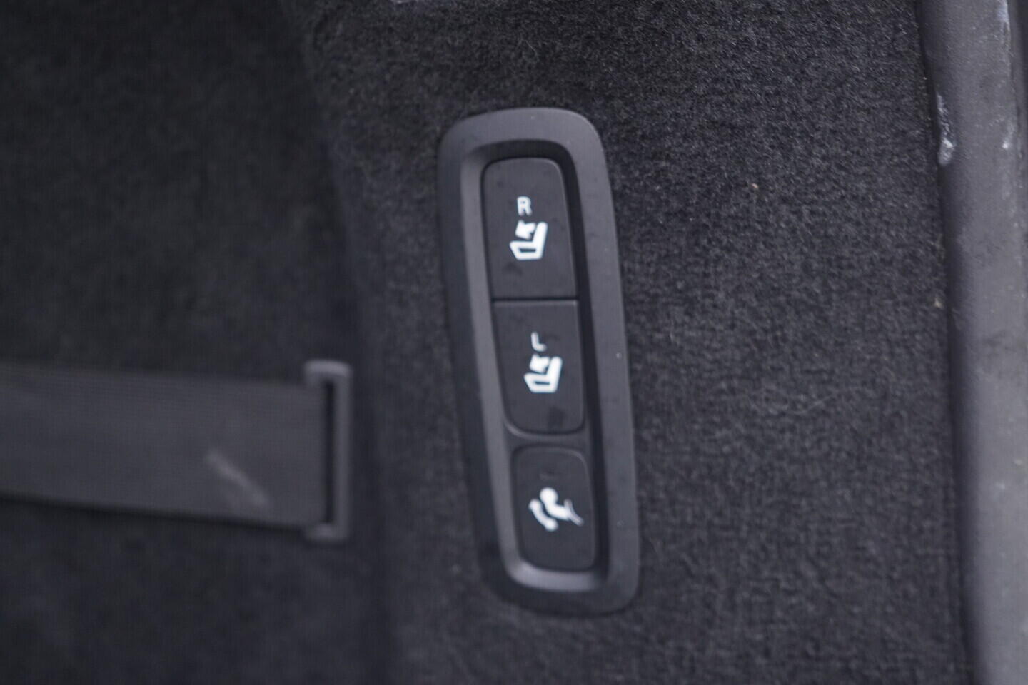 OV190V10188_40.webp_V90 Inscription 2.0 2.0 D5 173 kW automat