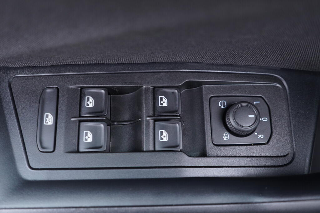 OV190V10199_20.webp_T-ROC Life 1.5 TSI 110 kW automat, DPH