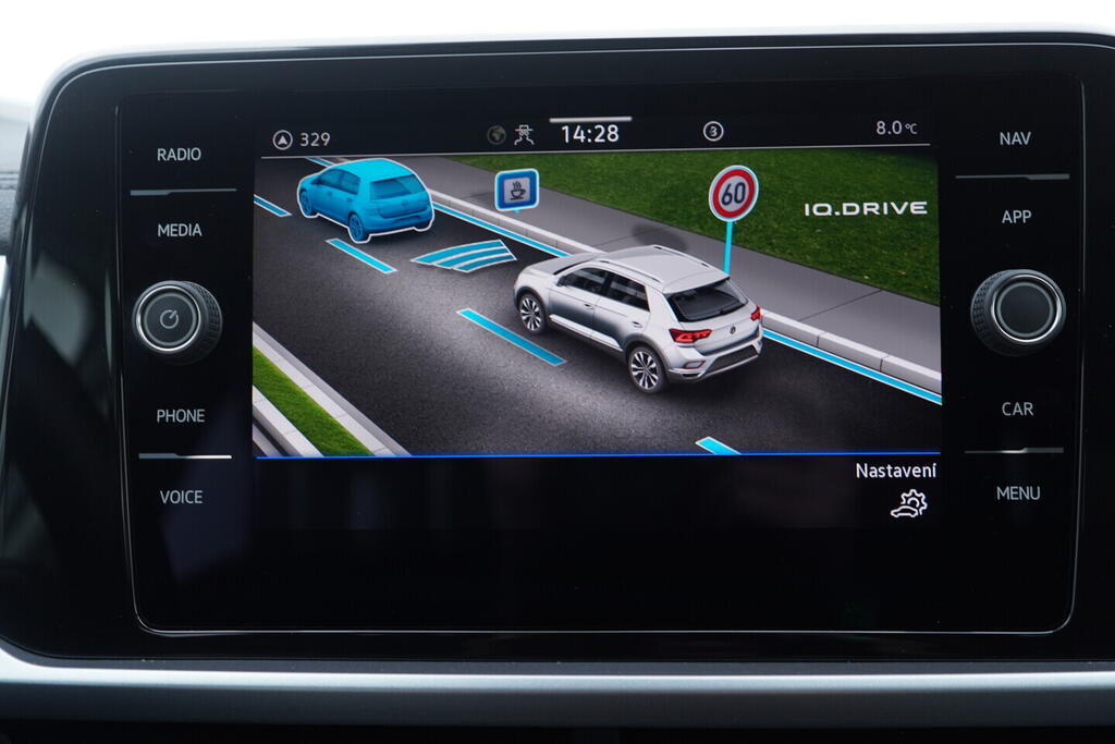 OV190V10199_28.webp_T-ROC Life 1.5 TSI 110 kW automat, DPH