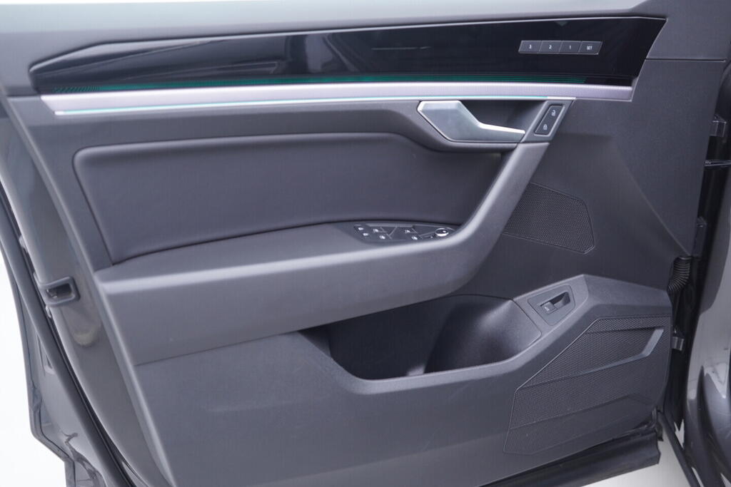 OV190V10202_19.webp_TOUAREG R-line 3.0 TDI 210 kW automat, DPH