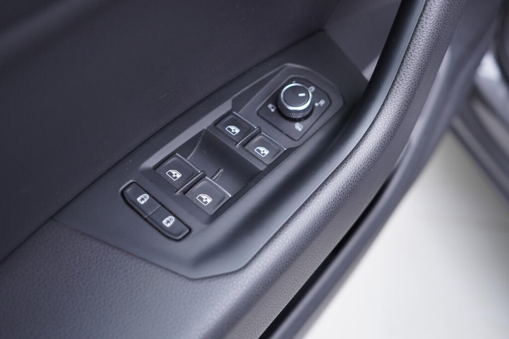 OV190V10202_20.webp_TOUAREG R-line 3.0 TDI 210 kW automat, DPH