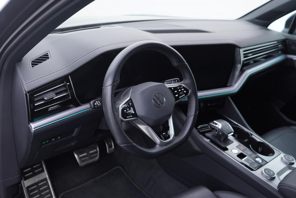 OV190V10202_22.webp_TOUAREG R-line 3.0 TDI 210 kW automat, DPH