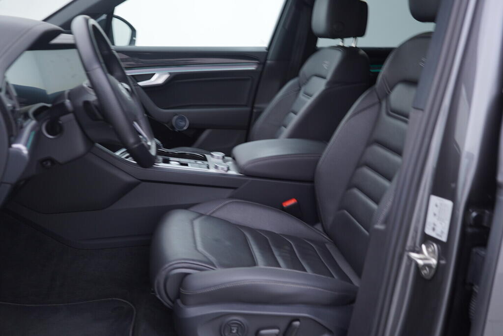 OV190V10202_23.webp_TOUAREG R-line 3.0 TDI 210 kW automat, DPH