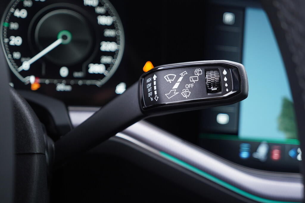 OV190V10202_26.webp_TOUAREG R-line 3.0 TDI 210 kW automat, DPH