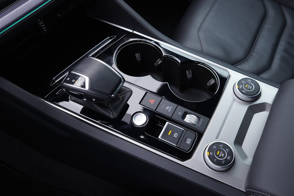 OV190V10202_33.webp_TOUAREG R-line 3.0 TDI 210 kW automat, DPH