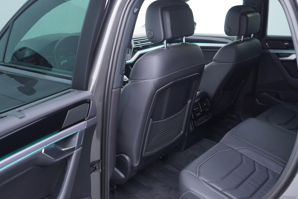 OV190V10202_34.webp_TOUAREG R-line 3.0 TDI 210 kW automat, DPH