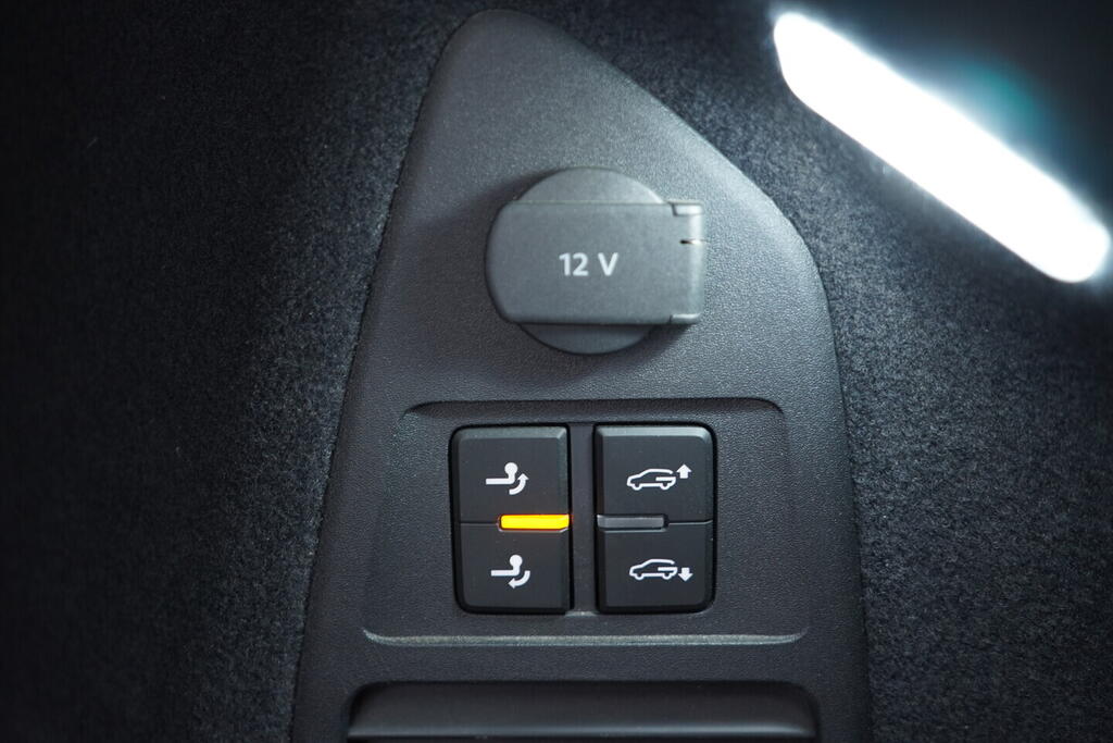 OV190V10202_39.webp_TOUAREG R-line 3.0 TDI 210 kW automat, DPH