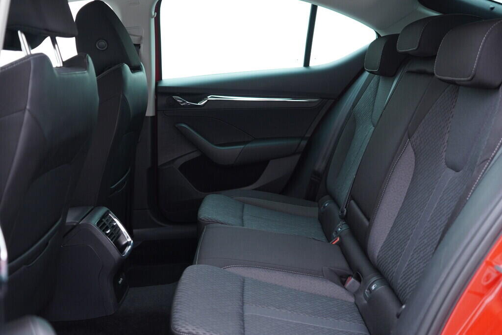 OV190V10204_38.webp_OCTAVIA Style 1.5 TSI 110 kW manuál