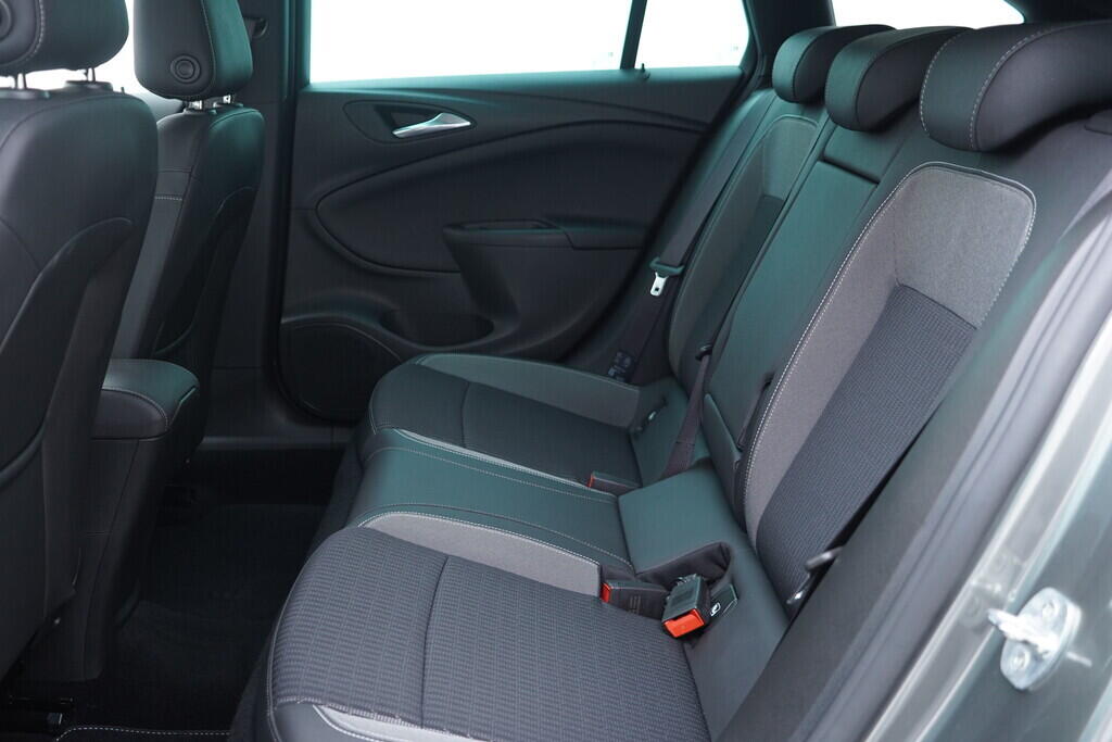 OV190V10208_33.webp_ASTRA Elegance 1.5  90 kW automat, DPH