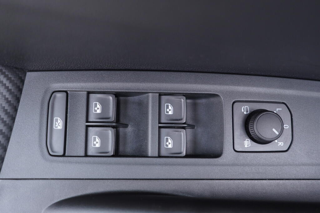 OV190V10219_20.webp_FABIA Monte Carlo 1.0 TSI 85 kW manuál, DPH