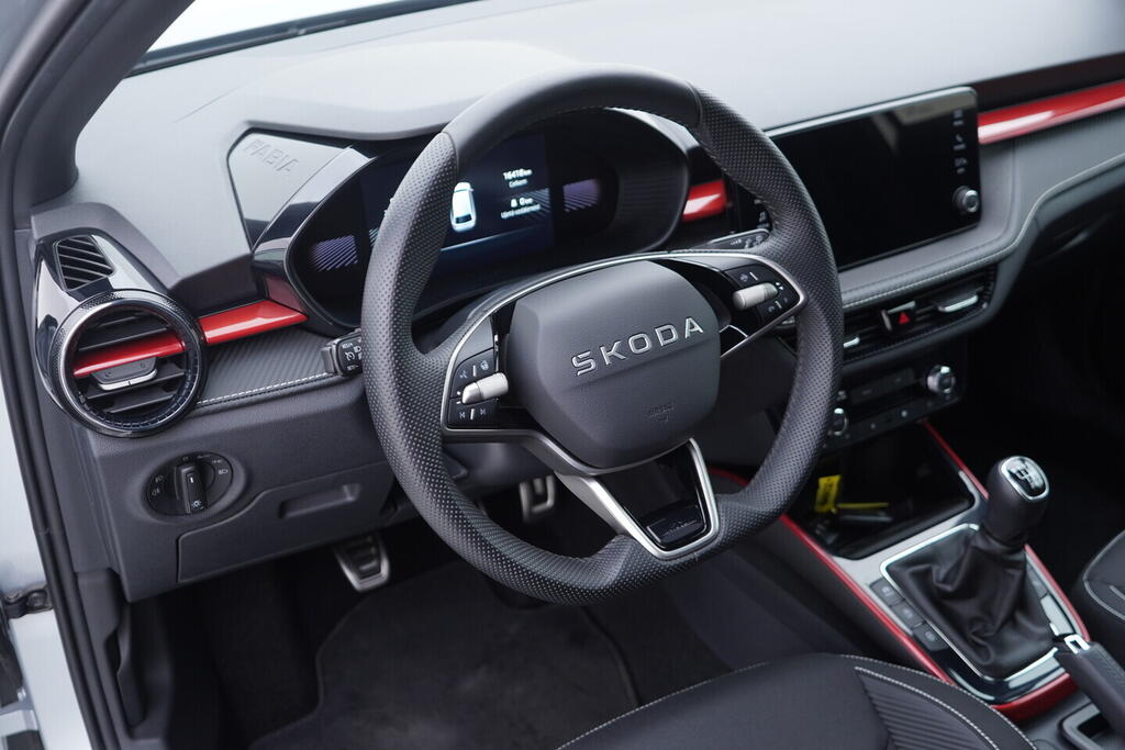 OV190V10219_21.webp_FABIA Monte Carlo 1.0 TSI 85 kW manuál, DPH