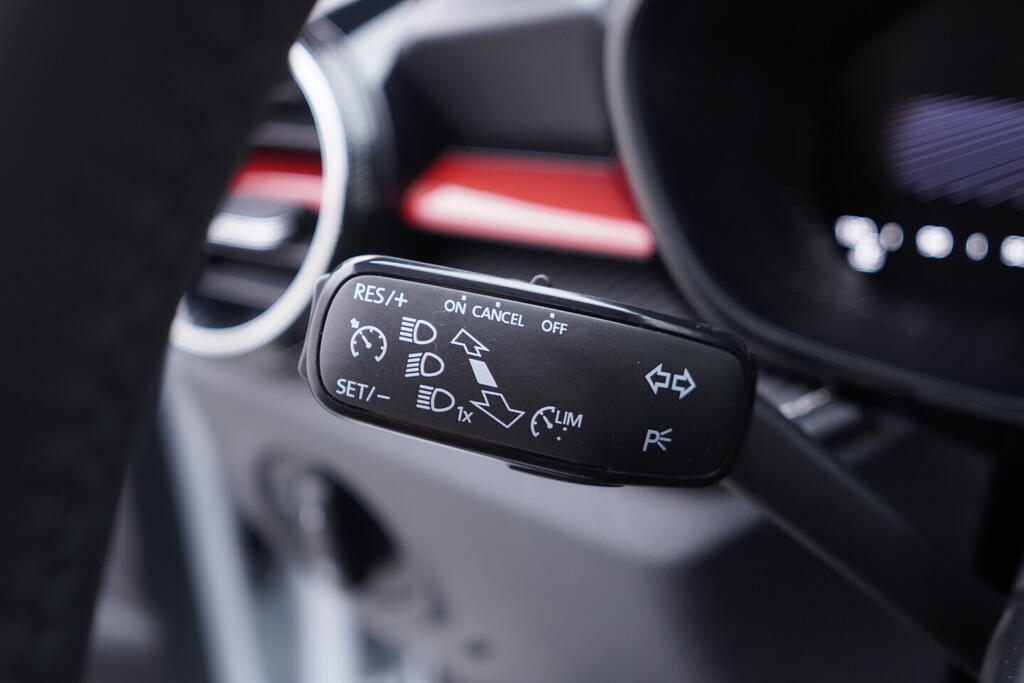 OV190V10219_23.webp_FABIA Monte Carlo 1.0 TSI 85 kW manuál, DPH