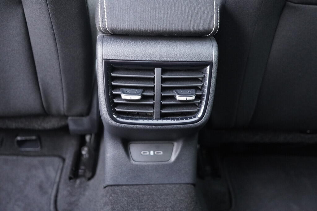 OV190V10219_34.webp_FABIA Monte Carlo 1.0 TSI 85 kW manuál, DPH