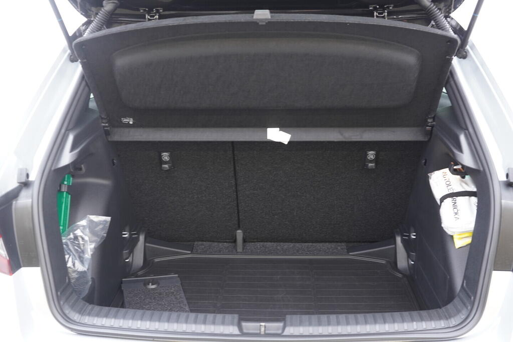 OV190V10219_36.webp_FABIA Monte Carlo 1.0 TSI 85 kW manuál, DPH