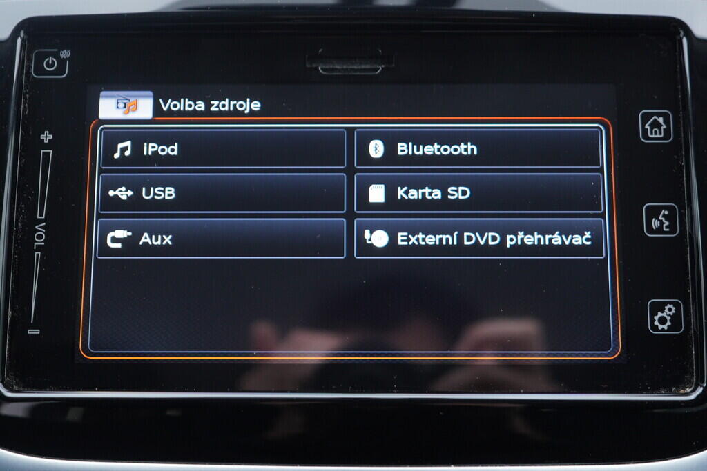 OV190V10233_28.webp_SX4 BoosterJet Premium 1.4 . 103 kW manuál