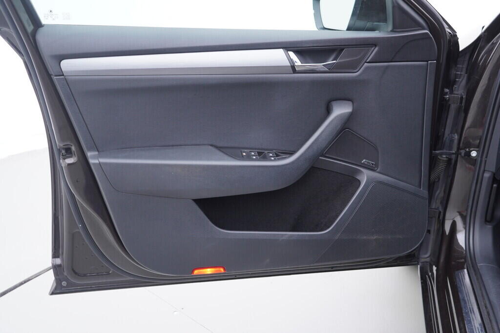 OV190V10235_19.webp_SUPERB Style 2.0 TDI 110 kW automat