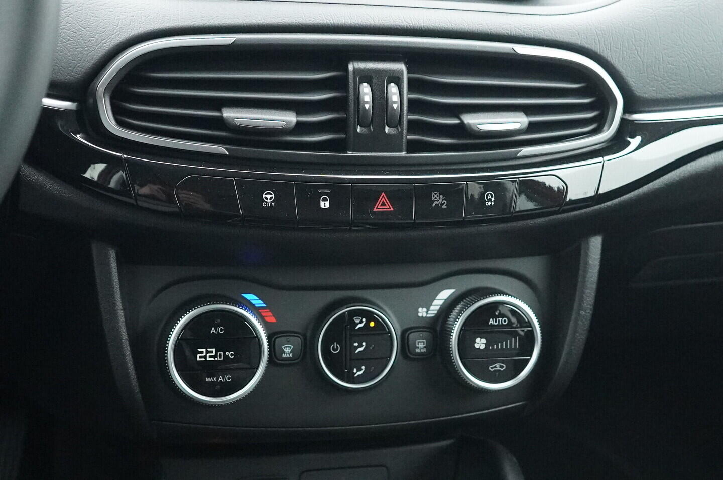 OV190V10236_31.webp_TIPO FireFly 1.0 46349385 74 kW manuál, DPH