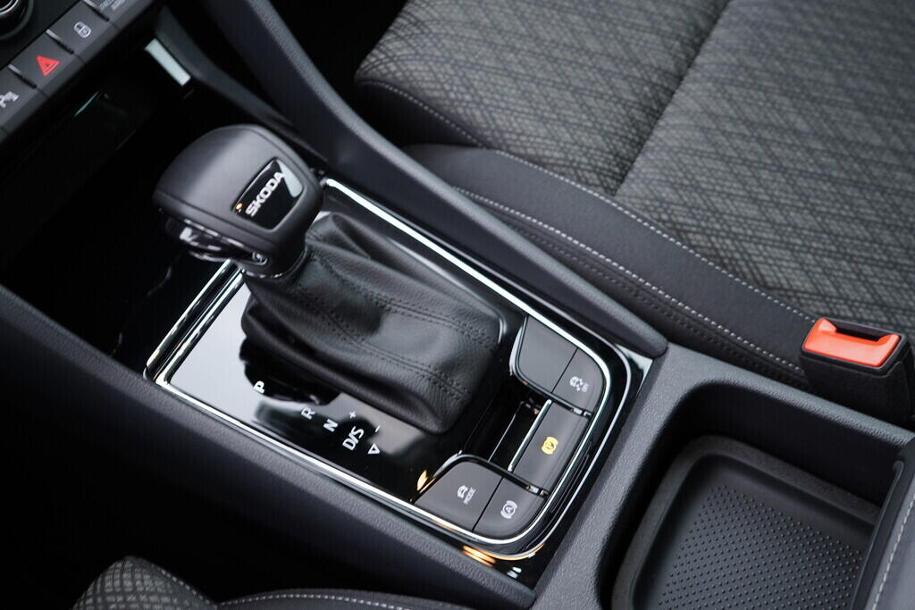 OV190V10253_34.webp_KAROQ Selection 1.5 TSI 110 kW automat, DPH