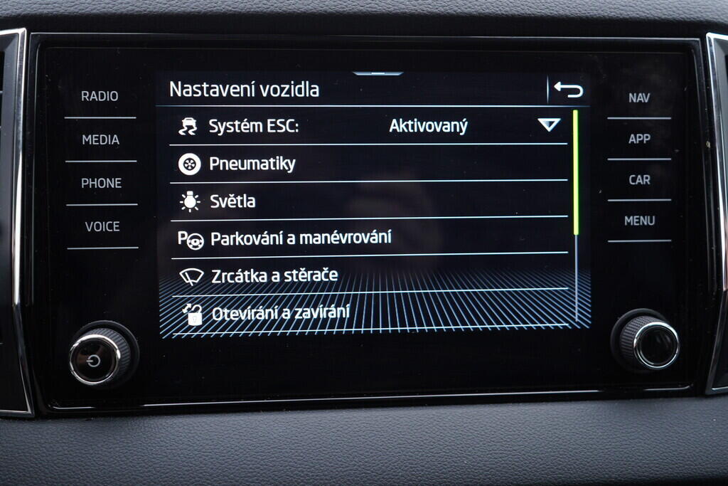 OV190V10261_30.webp_KAROQ Style 1.5 TSI 110 kW automat, DPH