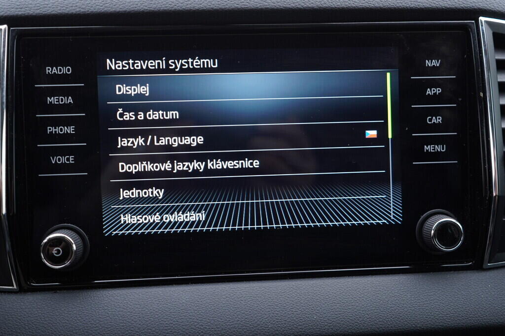 OV190V10261_34.webp_KAROQ Style 1.5 TSI 110 kW automat, DPH