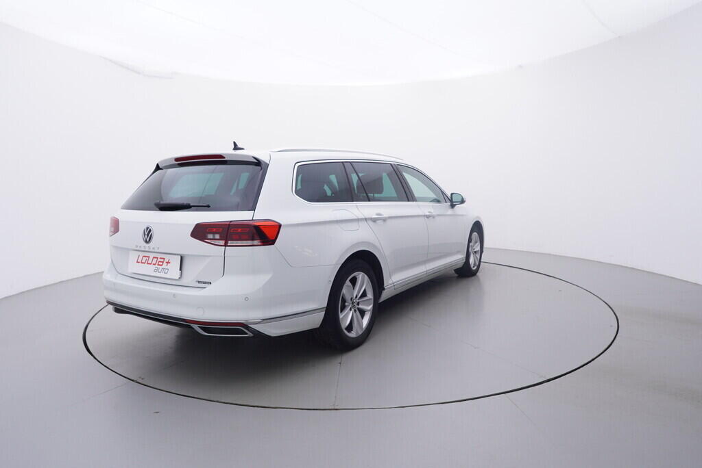OV190V10262_14.webp_PASSAT Elegance 2.0 TDI 147 kW automat, DPH