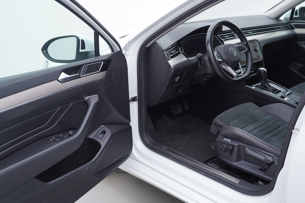 OV190V10262_18.webp_PASSAT Elegance 2.0 TDI 147 kW automat, DPH