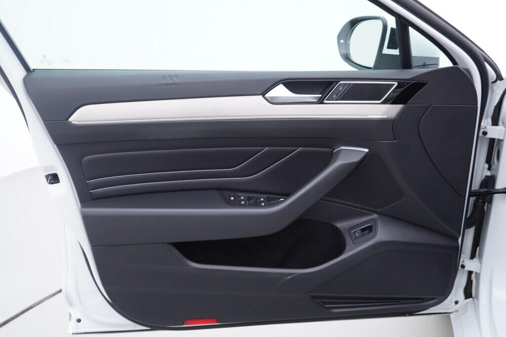 OV190V10262_19.webp_PASSAT Elegance 2.0 TDI 147 kW automat, DPH