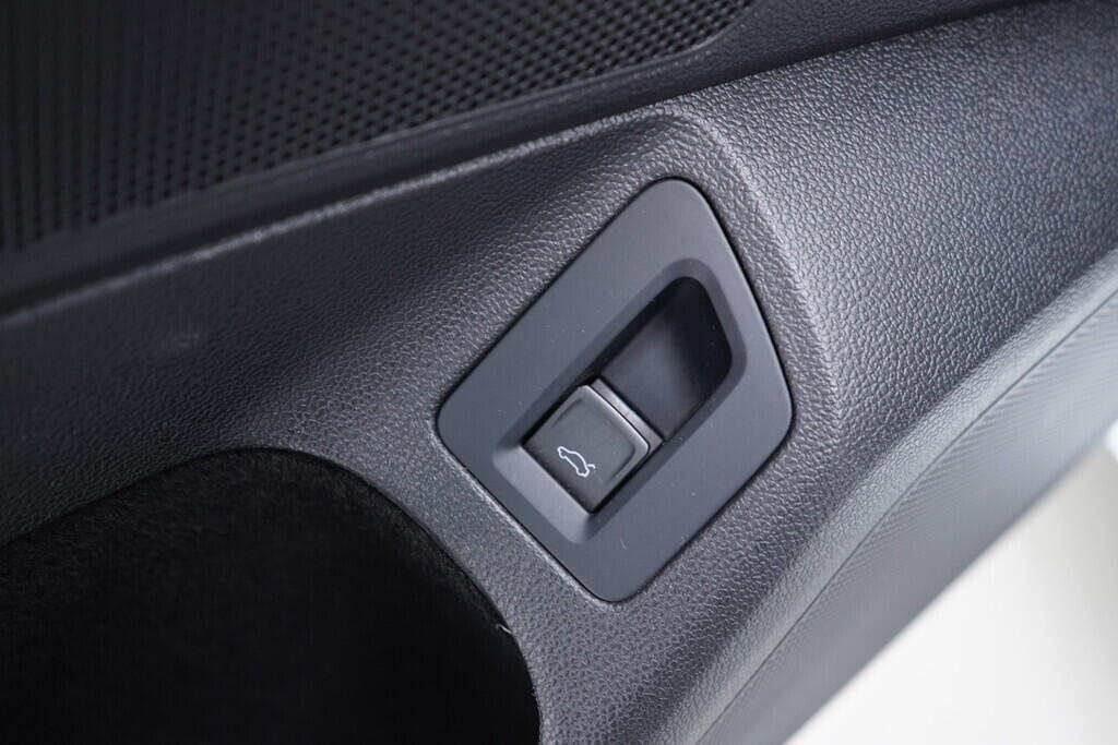 OV190V10262_21.webp_PASSAT Elegance 2.0 TDI 147 kW automat, DPH