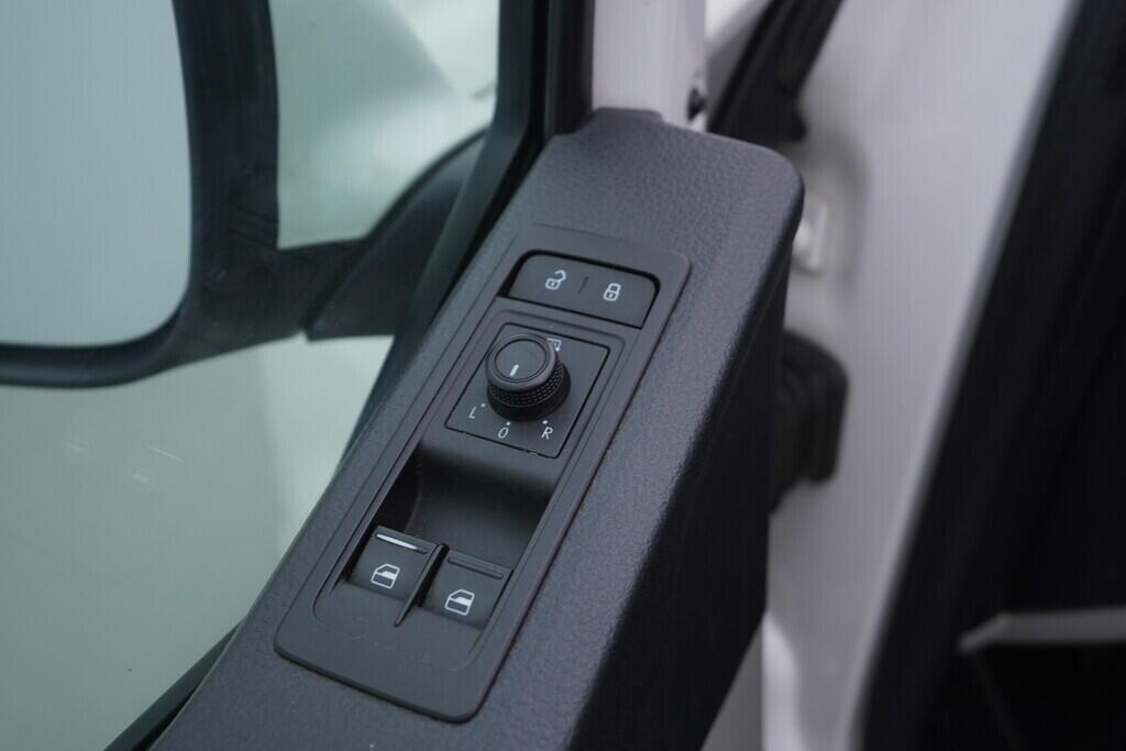 OV190V10272_20.webp_TRANSPORTER KOMBI  2.0 TDI 110 kW manuál, DPH