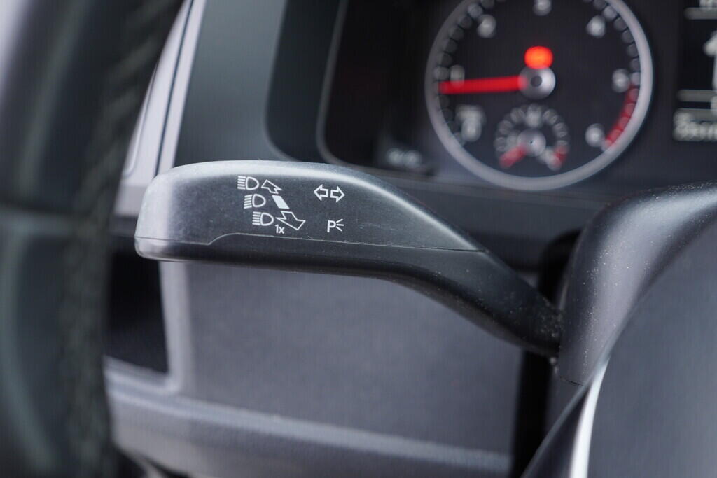 OV190V10272_23.webp_TRANSPORTER KOMBI  2.0 TDI 110 kW manuál, DPH