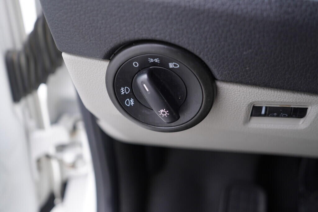 OV190V10272_25.webp_TRANSPORTER KOMBI  2.0 TDI 110 kW manuál, DPH