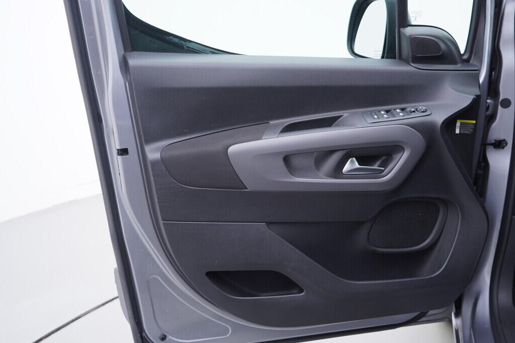 OV190V10273_19.webp_PROACE CITY VERSO  1.5 D4-D 96 kW manuál