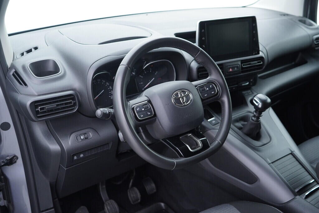 OV190V10273_21.webp_PROACE CITY VERSO  1.5 D4-D 96 kW manuál