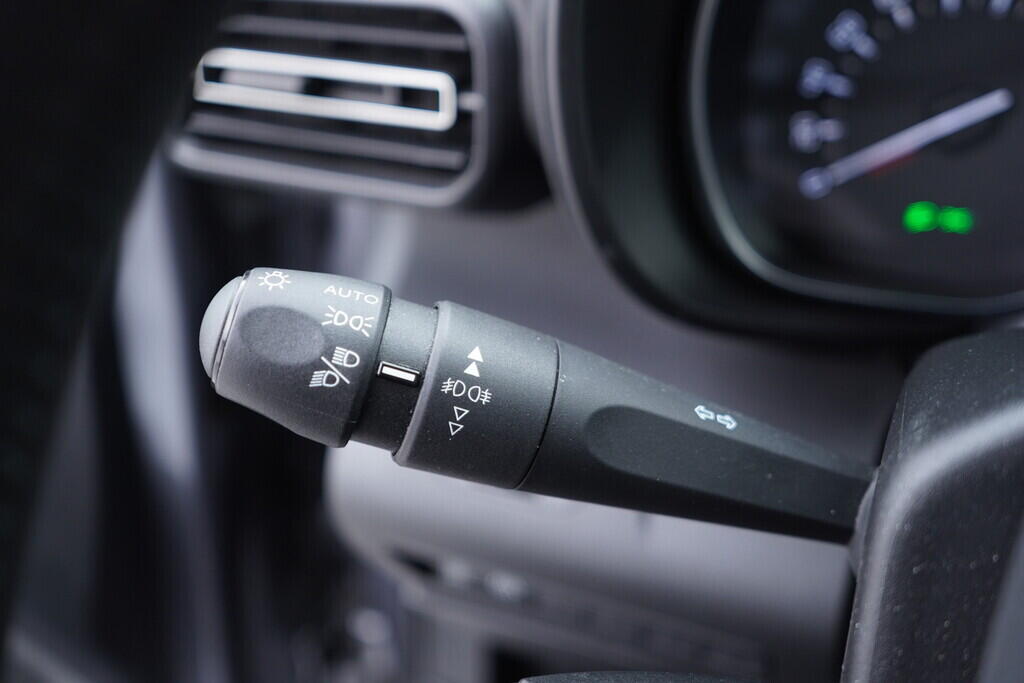 OV190V10273_23.webp_PROACE CITY VERSO  1.5 D4-D 96 kW manuál