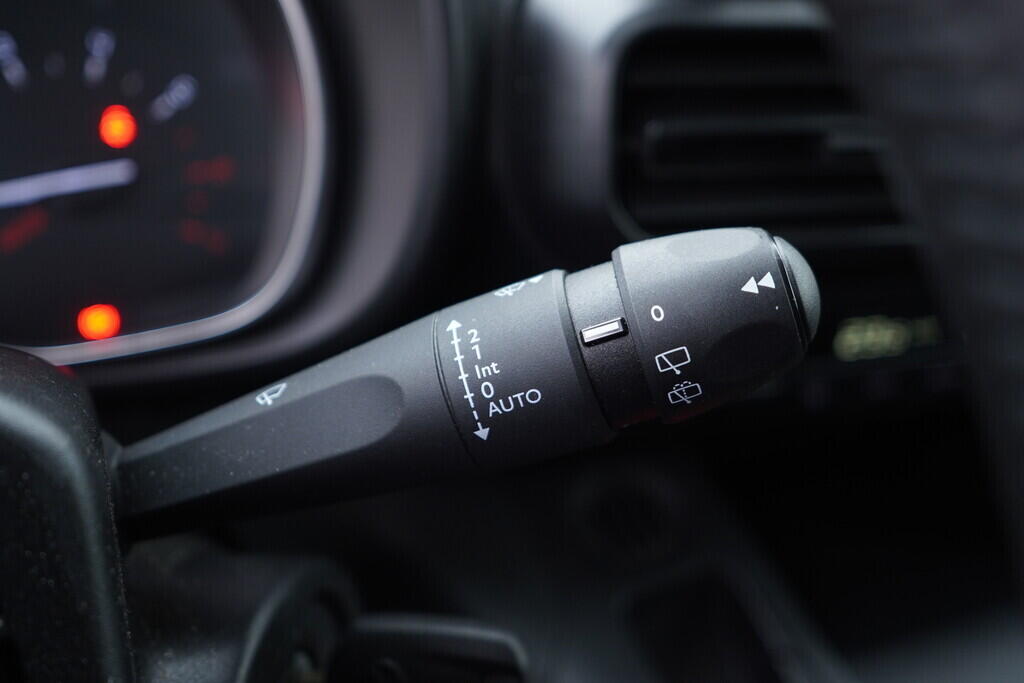 OV190V10273_25.webp_PROACE CITY VERSO  1.5 D4-D 96 kW manuál