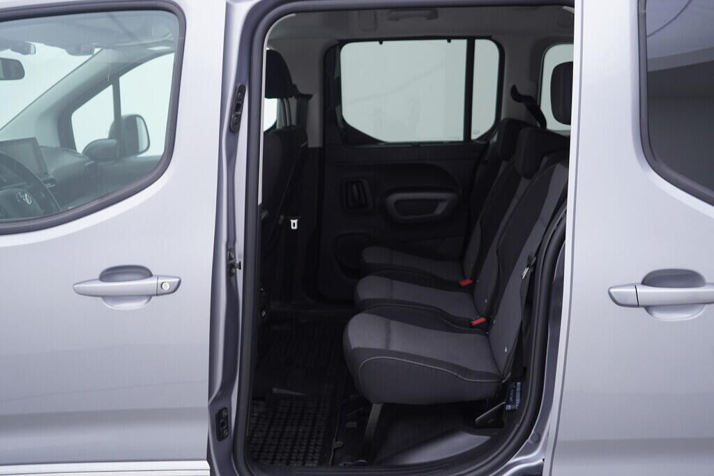 OV190V10273_32.webp_PROACE CITY VERSO  1.5 D4-D 96 kW manuál