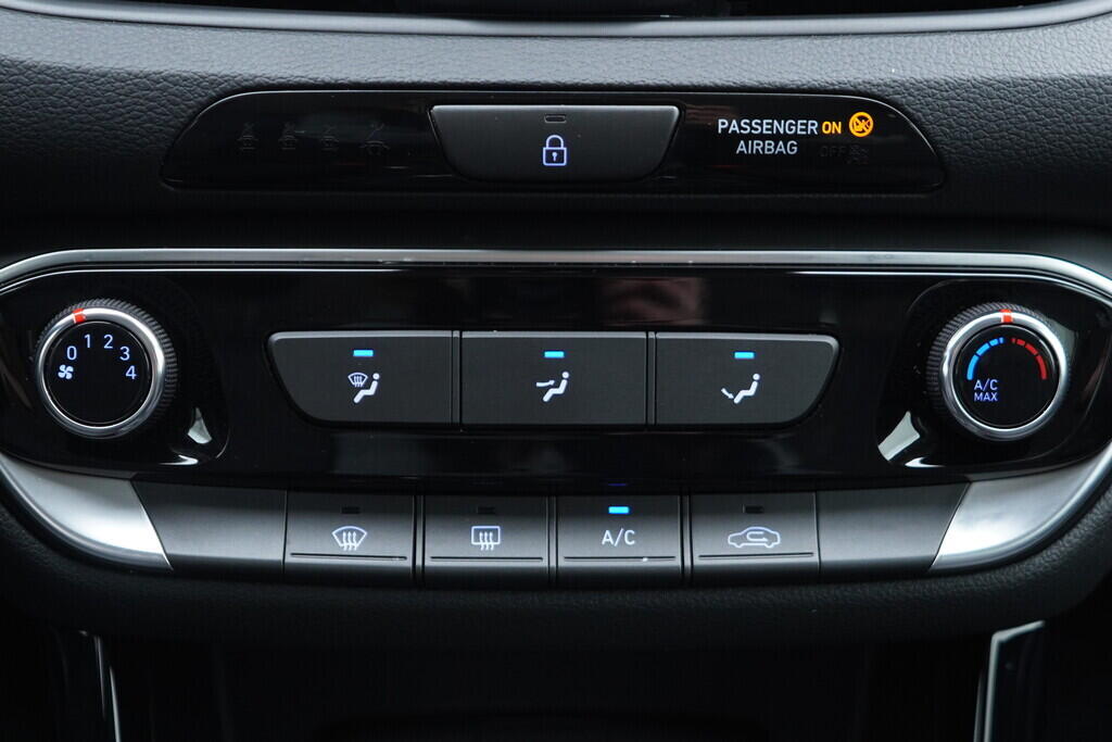 OV190V10275_31.webp_I30 Smart 1.0  73 kW manuál