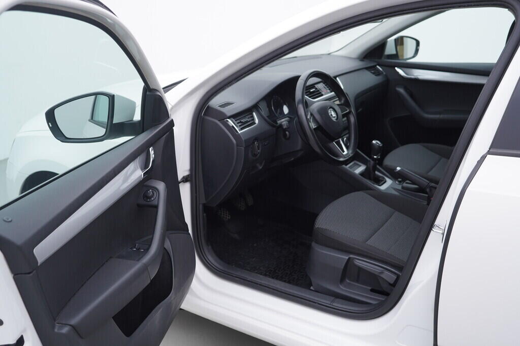 OV190V10279_18.webp_OCTAVIA Ambition Plus 1.6 TDI 66 kW manuál