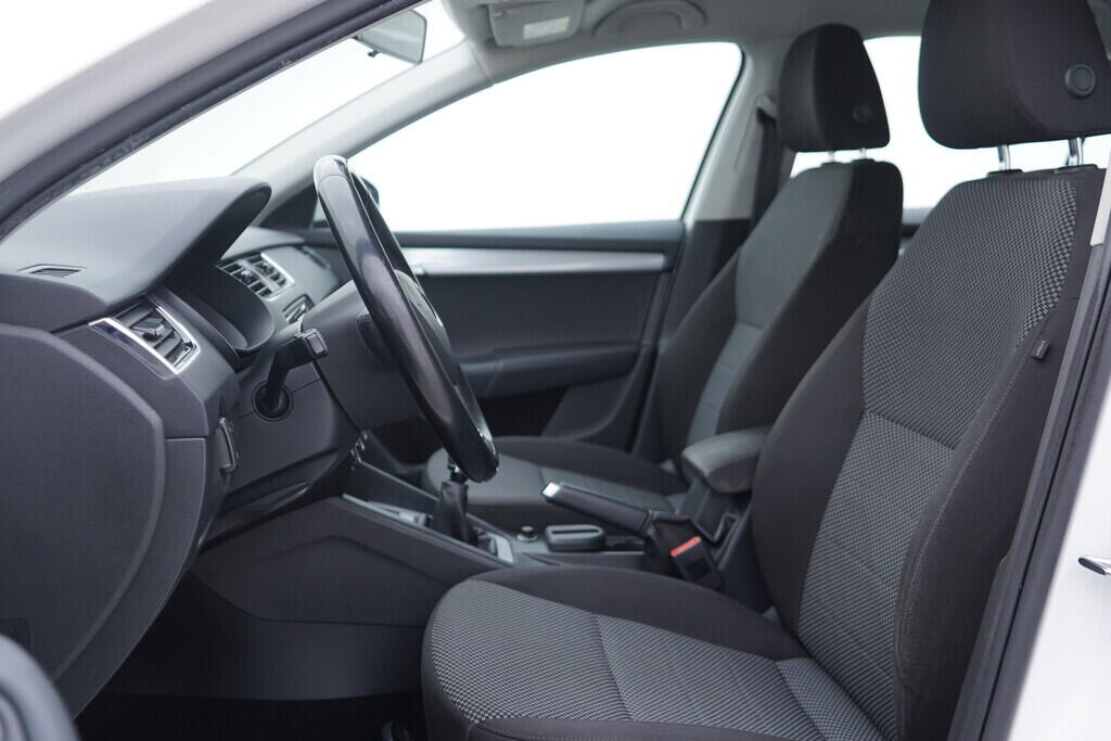 OV190V10279_23.webp_OCTAVIA Ambition Plus 1.6 TDI 66 kW manuál