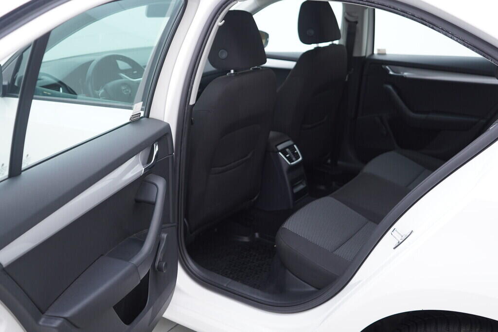 OV190V10279_32.webp_OCTAVIA Ambition Plus 1.6 TDI 66 kW manuál