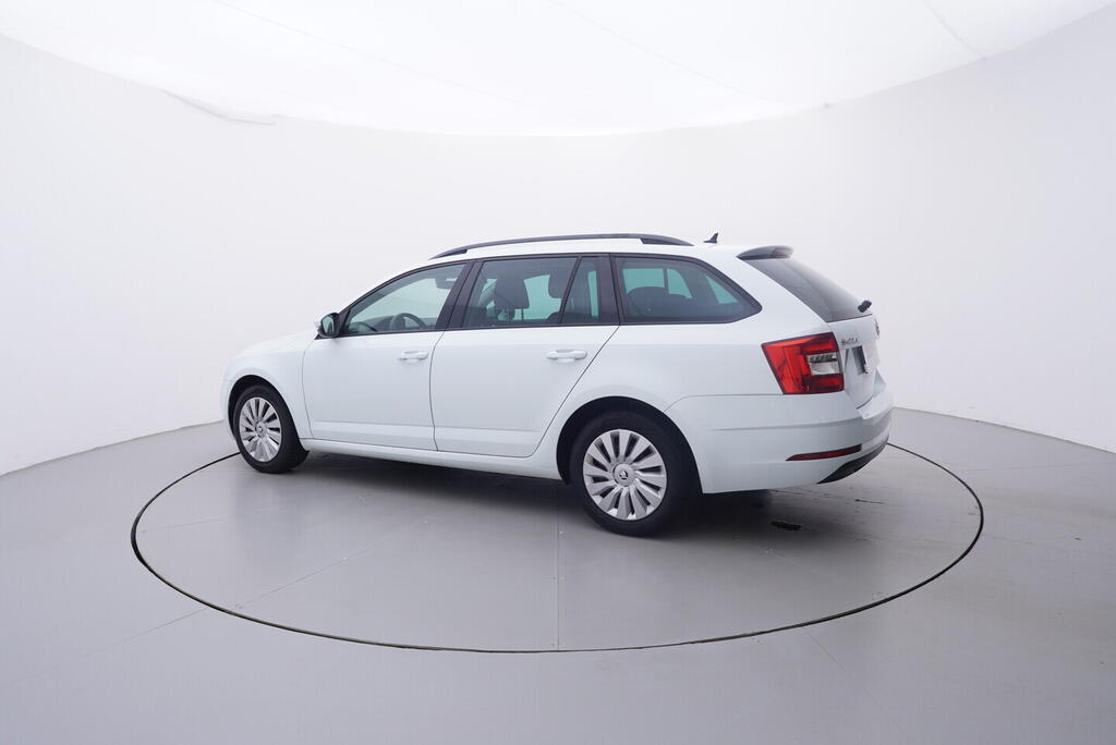 OV190V10281_12.webp_OCTAVIA Ambition 1.0 TSI 85 kW manuál