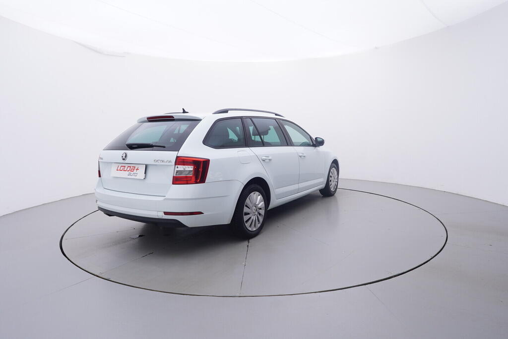 OV190V10281_14.webp_OCTAVIA Ambition 1.0 TSI 85 kW manuál