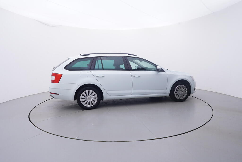 OV190V10281_15.webp_OCTAVIA Ambition 1.0 TSI 85 kW manuál